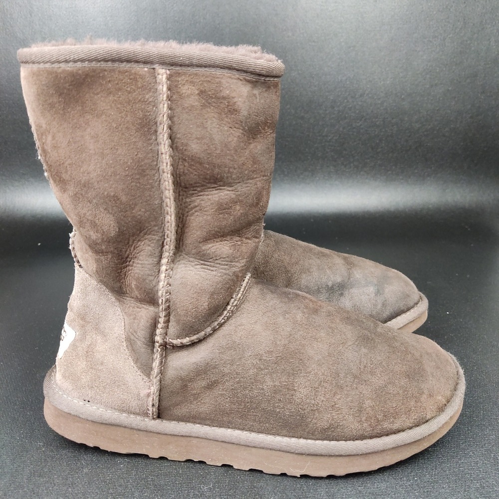 UGG Boots Womens 8 Brown Classic Short 5825 Suede Sheepskin Lined Pull On Winter